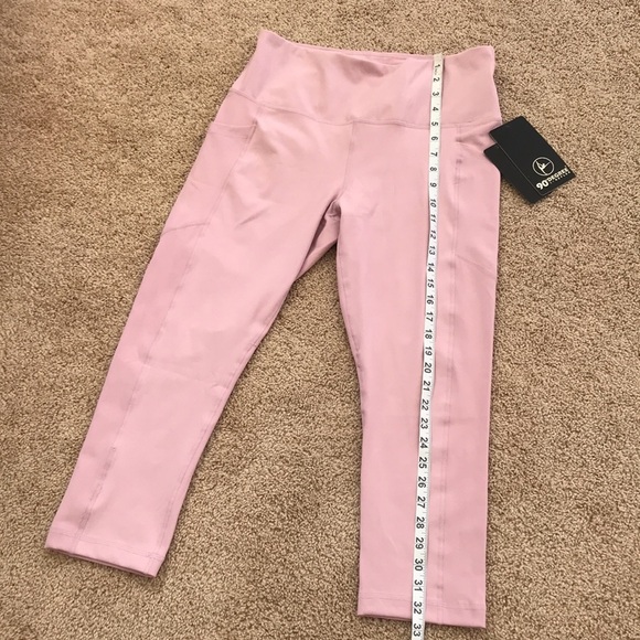 NWT! 90 degrees large shadow petal Capri tights - Picture 4 of 8